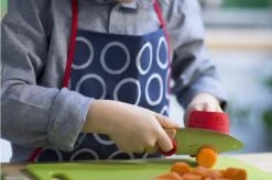 Opinel Le Petit Chef 1866, Apron For Children 9 Opinel Le Petit Chef 1866, Apron For Children -Knives and Tools OP001866 04 opinel